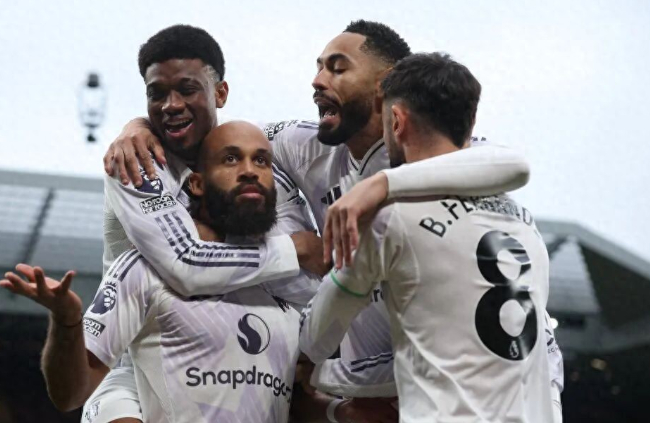 西甲今晨再迎强敌，曼联伤情更新，主帅态度——压力陡增，临场指挥获称赞的简单介绍