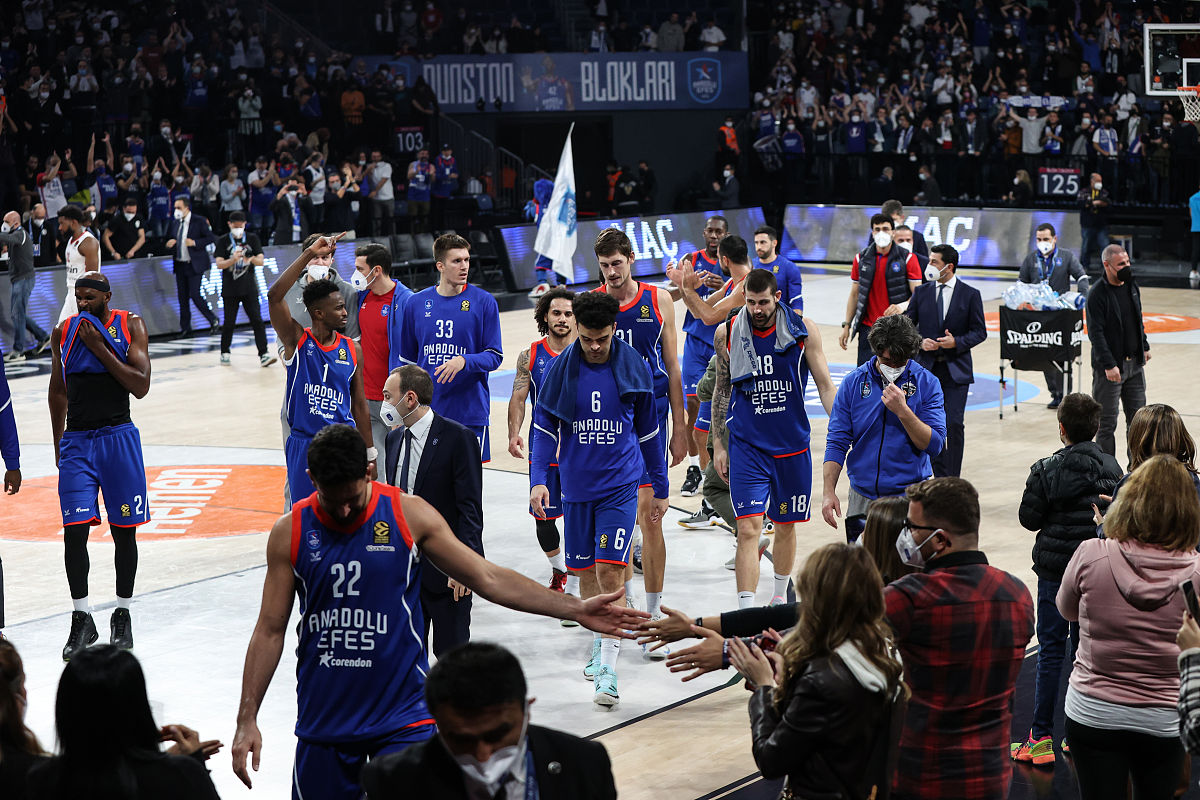 包含今晚尼斯调整名单：NBA季后赛节点到来，球迷炸锅，团队化学反应显著的词条