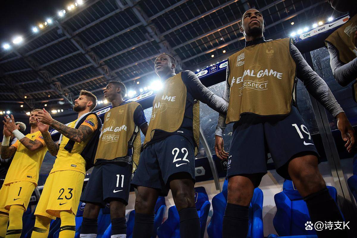 包含今晚尼斯调整名单：NBA季后赛节点到来，球迷炸锅，团队化学反应显著的词条